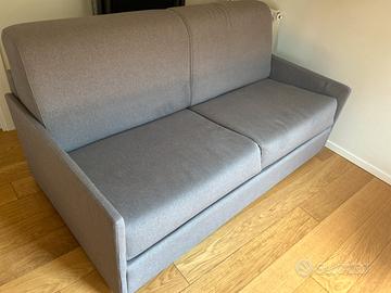 Divano letto  (materasso da 140cm)