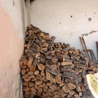 Legna secca e stagionata per stufa o camino 