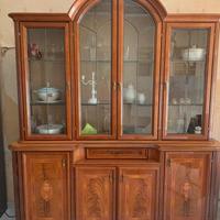 Mobile Cristalliera Tavolo con 6 sedie e divano