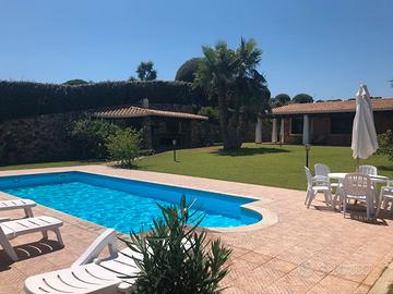 Villa singola con piscina vista mare