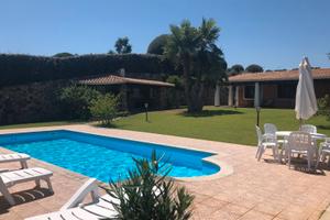 Villa singola con piscina vista mare