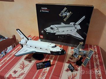 Lego icons 10283