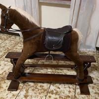 Cavallo a dondolo