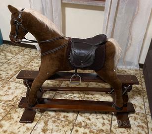 Cavallo a dondolo