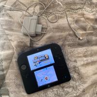 Nintendo 2ds nero e blu + caricatore + gioco