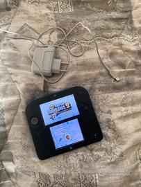 Nintendo 2ds nero e blu + caricatore + gioco