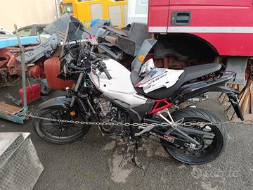 Honda CB500X incidentata