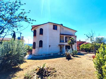 Villa singola 240 mq con giardino 159.000