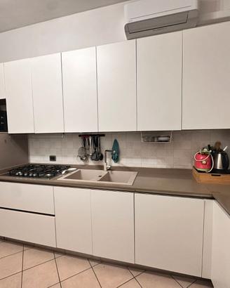 Cucina su misura completa piano in quarzo