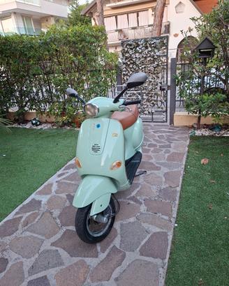 Vespa ET4 del 1998.