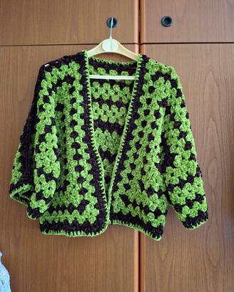 vari cardigan fatti ad uncinetto 