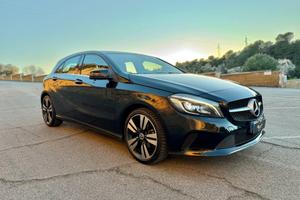 Mercedes A180 SPORT/1500 110CV/FULL LED/NAVI/18"