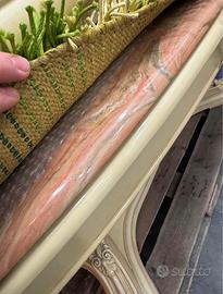 Tavolo con top in marmo rosa