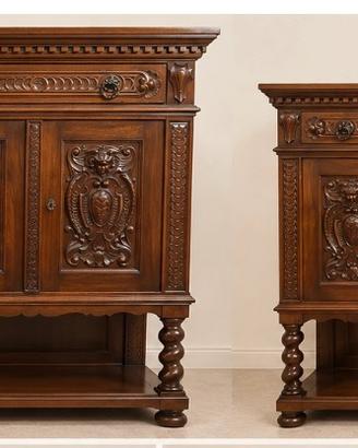 Coppia credenze in legno intagliato