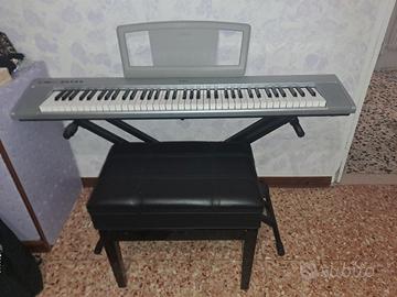 Tastiera Yamaha con sgabello