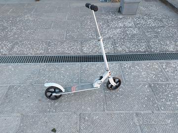 Monopattino a spinta