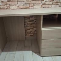 Scrivania con cassetti colore olmo
