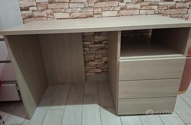 Scrivania con cassetti colore olmo
