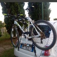 Portabici posteriore fino a 3 biciclette 