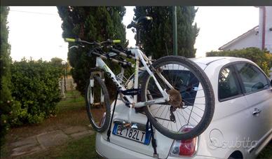 Portabici posteriore fino a 3 biciclette 