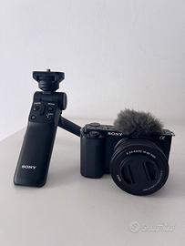 Sony ZV-E10 con obiettivo 16-50mm OSS - kit