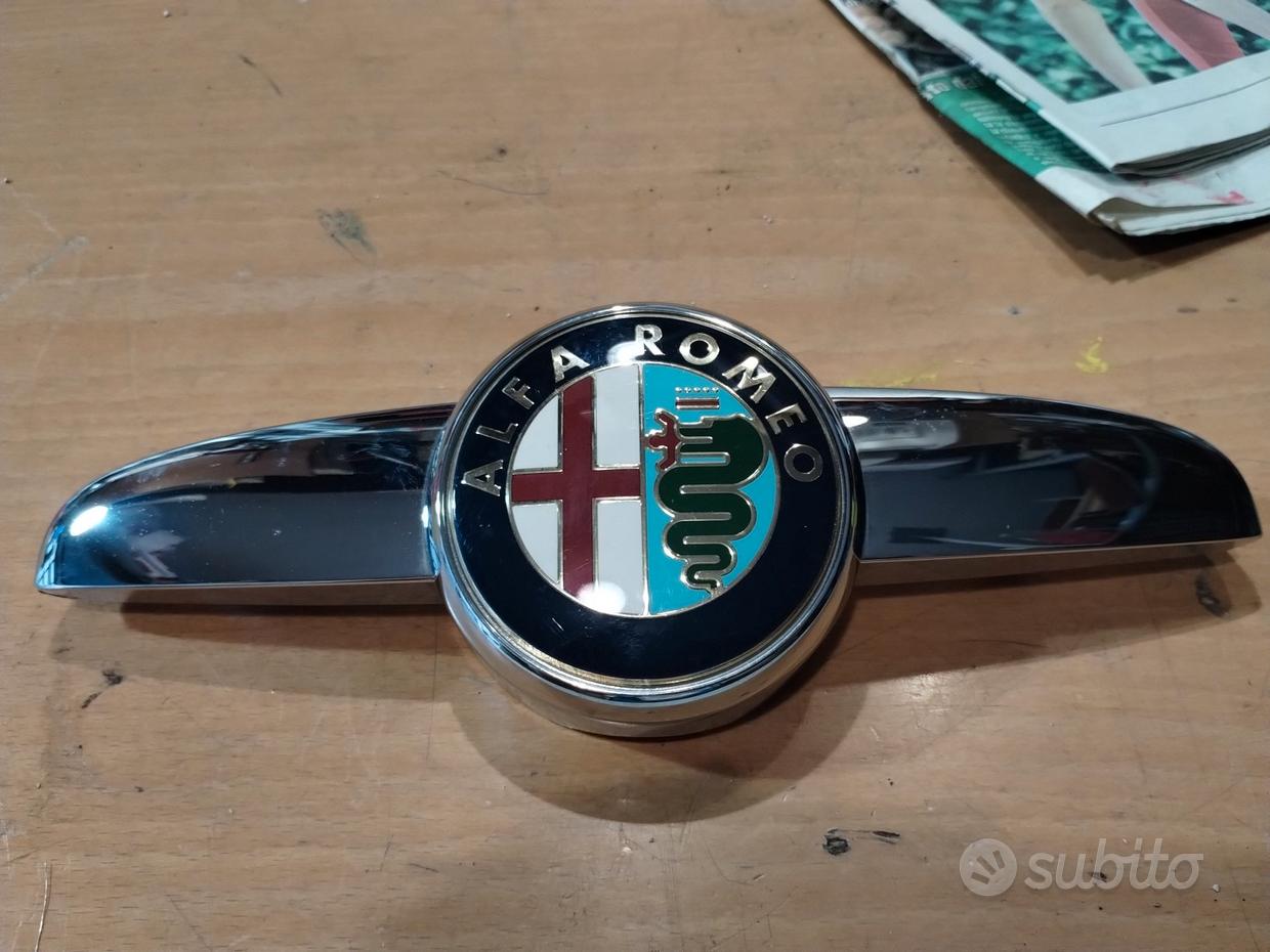 Assetto Corsa Stemma Alfa Romeo Con Scritta 2 STEMMA FREGIO LOGO ALFA ROMEO 147 159 GIULIETTA MITO ECC BADGE SPORTIVA QV Giulietta Alfa Romeo Bufanda Final Champions - Foto 4