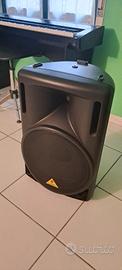 1 cassa amplificata Beringher con asta reggi cassa