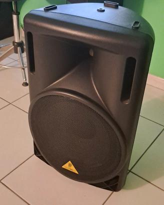 1 cassa amplificata Beringher con asta reggi cassa