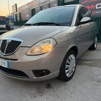 Lancia Ypsilon 1.3 MJT 75 CV Platino
