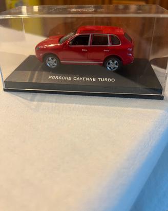 Modellino in scala Porche Cayenne turbo