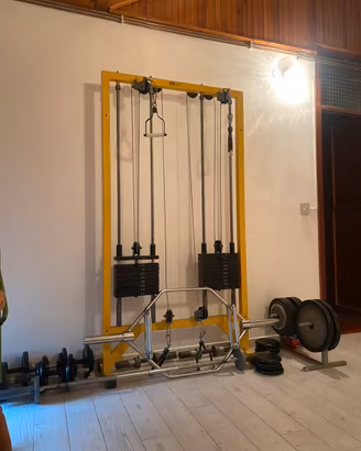 Attrezzo cavi palestra