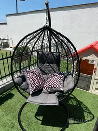 Poltrona a dondolo sospesa da giardino