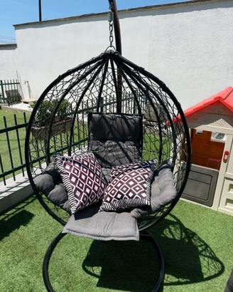 Poltrona a dondolo sospesa da giardino