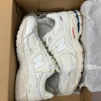 New Balance 2002r