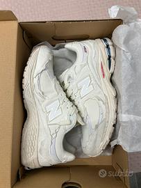 New Balance 2002r