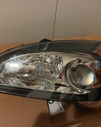 Faro sinistro auto Kia ceed 2011