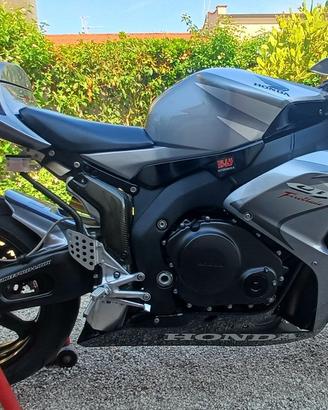 Honda CBR 1000 rr Fireblade 2006