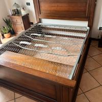 Letto in legno massiccio con materasso