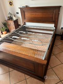 Letto in legno massiccio con materasso