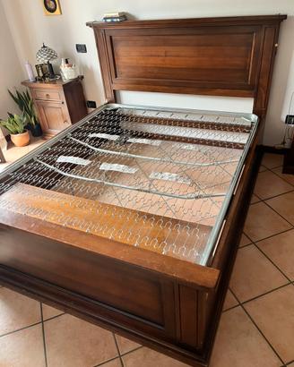 Letto in legno massiccio con materasso