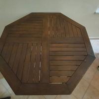 Tavolo di legno con TREsedie