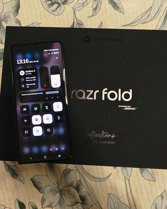 Motorola Razr Fold 16/512 Gb perfetto con motocare