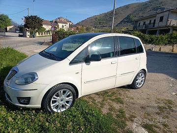 auto lancia 