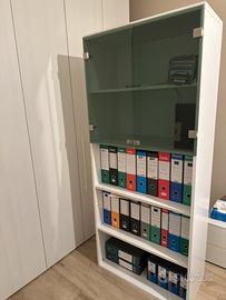 Libreria con vetrinetta
