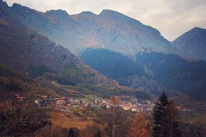 Antica casa da ristrutturare con ampio terreno