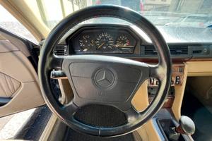 Mercedes W124 E200 - 1987 (restyle 1994)