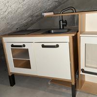 Cucina giocattolo per bambini.