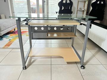 Scrivania in vetro e legno