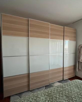 Armadio IKEA PAX con ante scorrevoli