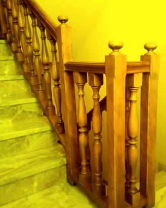 Ringhiera in legno per scala interna